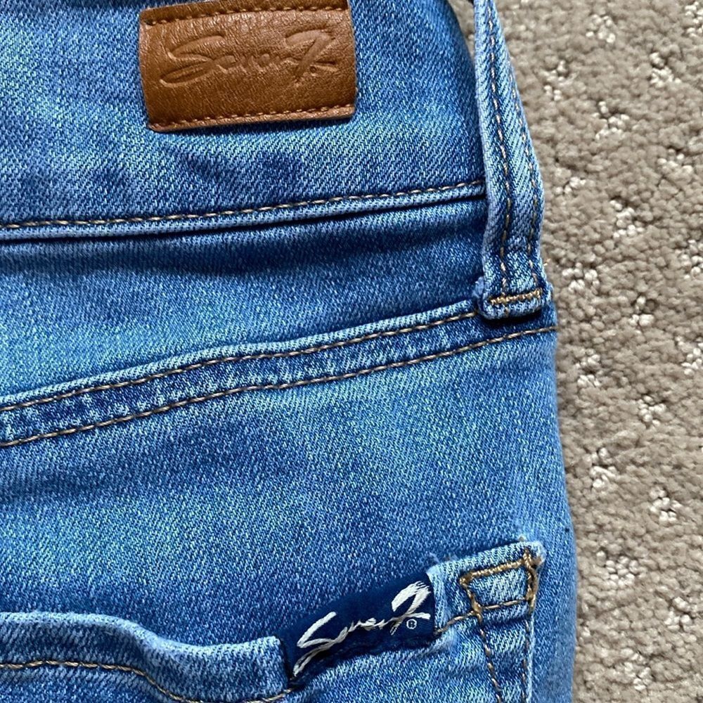 Seven7 Distressed Denim Shorts – Size 12 – Frayed Hem – Good Condition - Picture 7 of 7